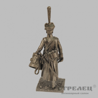 фото — оловянный солдатик «барабанщик на марше». гк